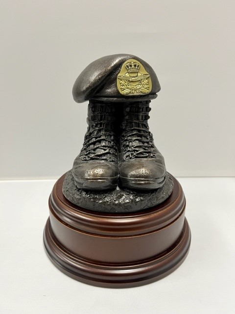 Boots and Beret KLU Officier