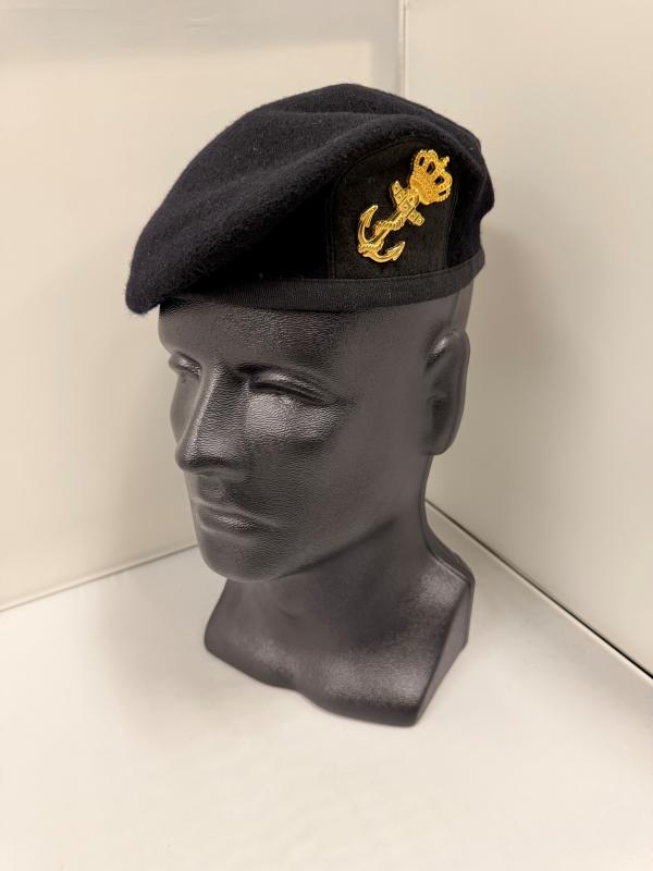 Baret Vloot KM met gouden anker